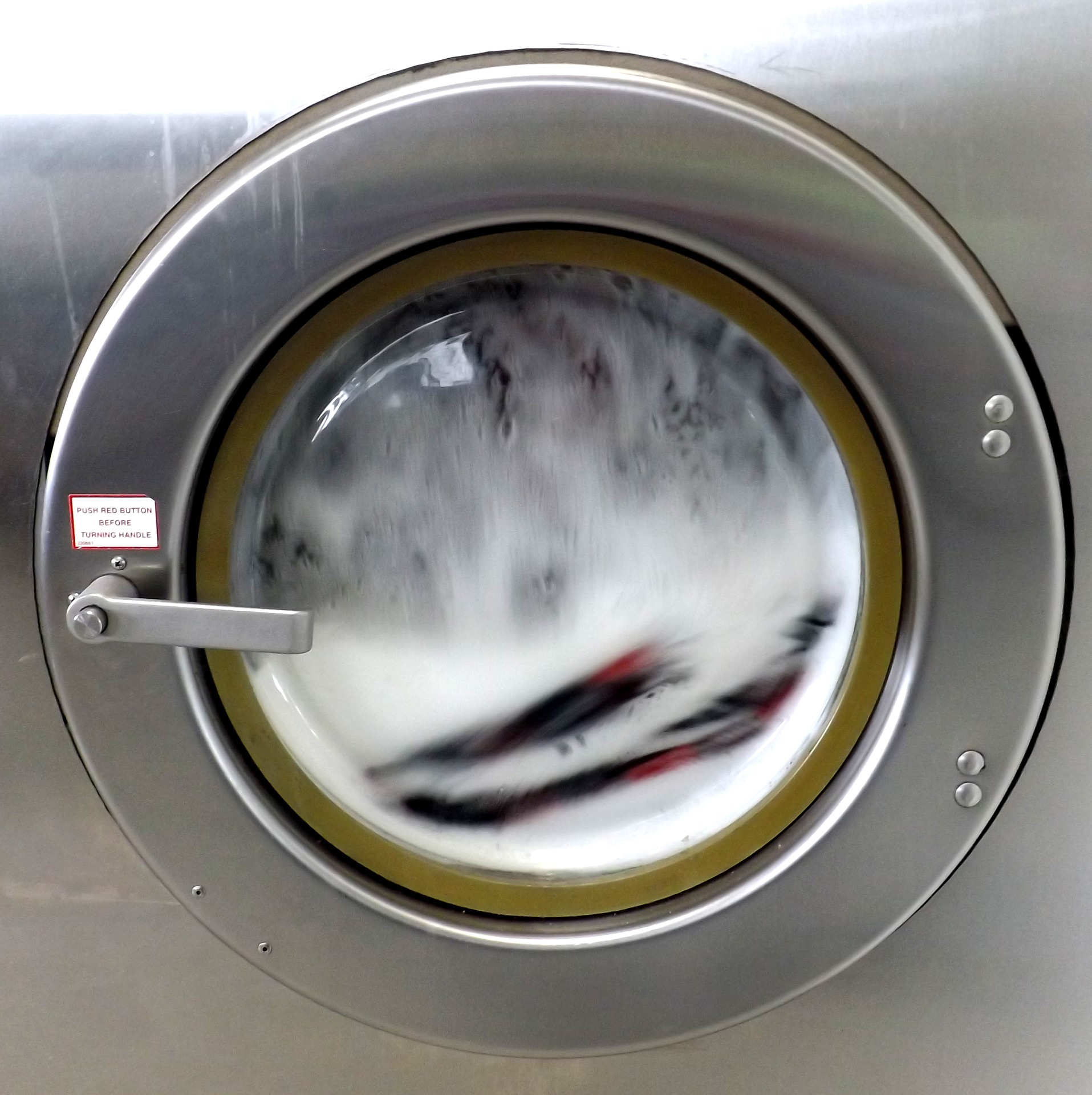 Detergente líquido, en polvo o en cápsulas, ¿cuál es mejor para lavar la  ropa?